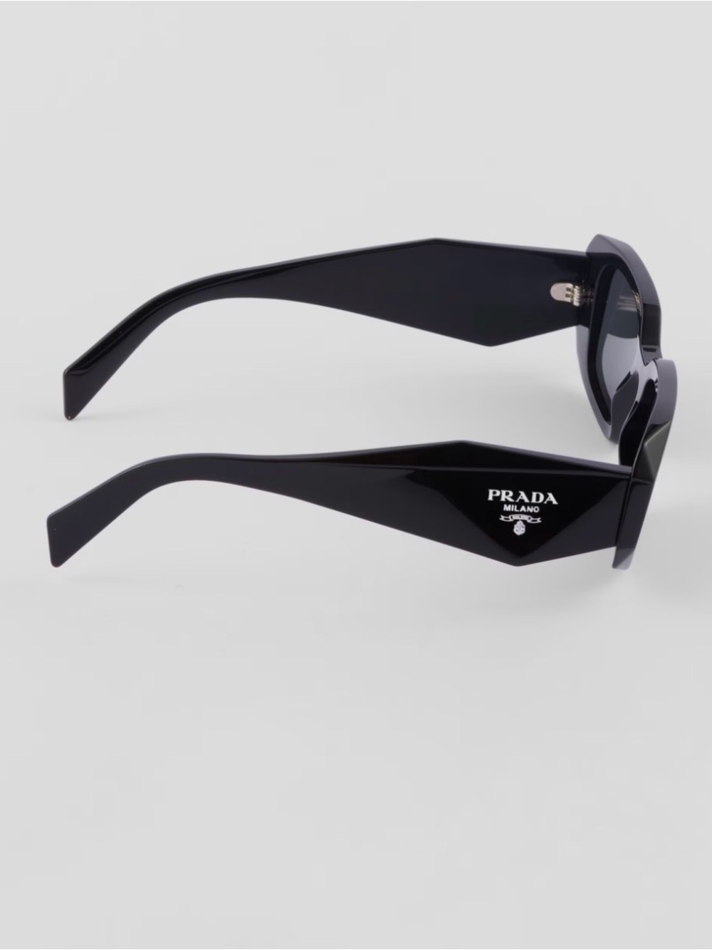 Prada Women’s Sunglasses with Black Case - Picture 10 of 10